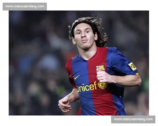 梅西萌娃力荐发带造型!长发飘逸成赛场新焦点